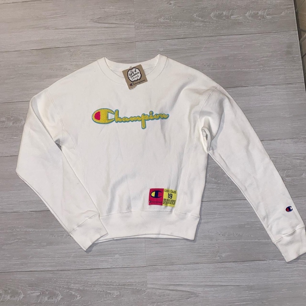 NWT Champion sweatshirt 🤍